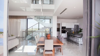 Luxury Homes Overlooking the Endless Blue 
