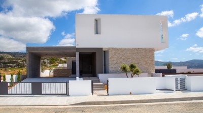 Luxury Homes Overlooking the Endless Blue 