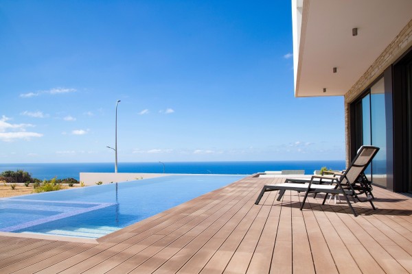 Luxury Homes Overlooking the Endless Blue 