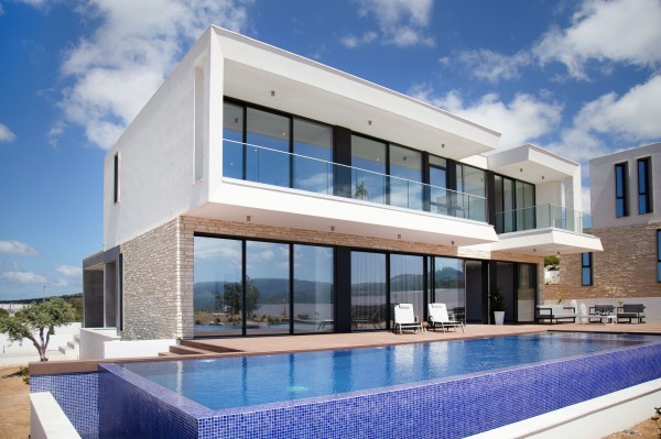 Luxury Homes Overlooking the Endless Blue 