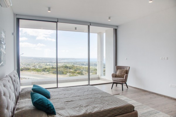 Luxury Homes Overlooking the Endless Blue 