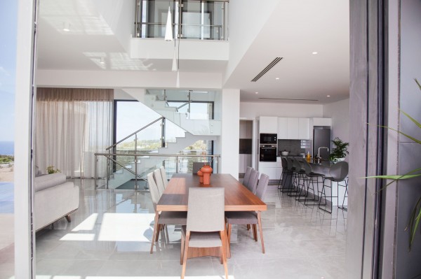 Luxury Homes Overlooking the Endless Blue 