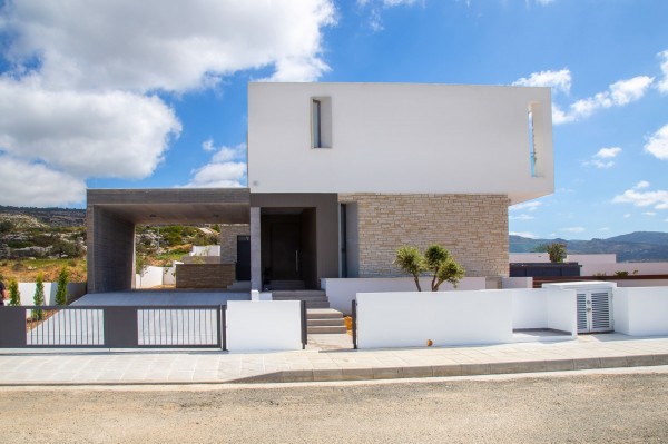 Luxury Homes Overlooking the Endless Blue 