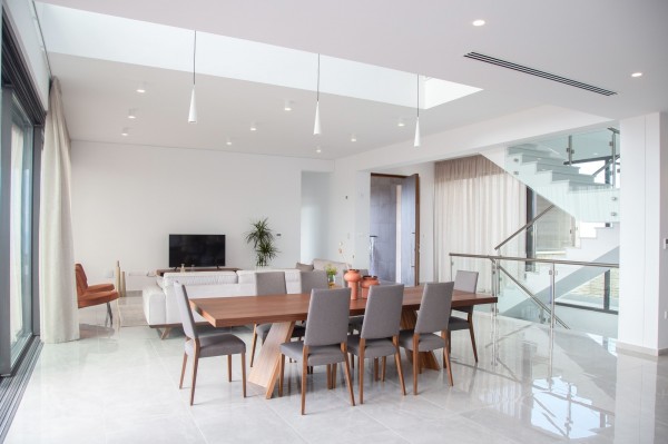 Luxury Homes Overlooking the Endless Blue 