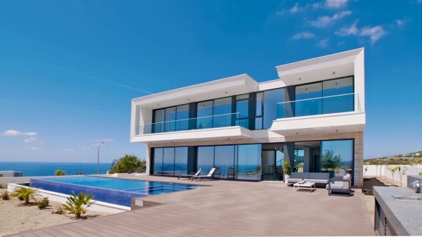 Luxury Homes Overlooking the Endless Blue 